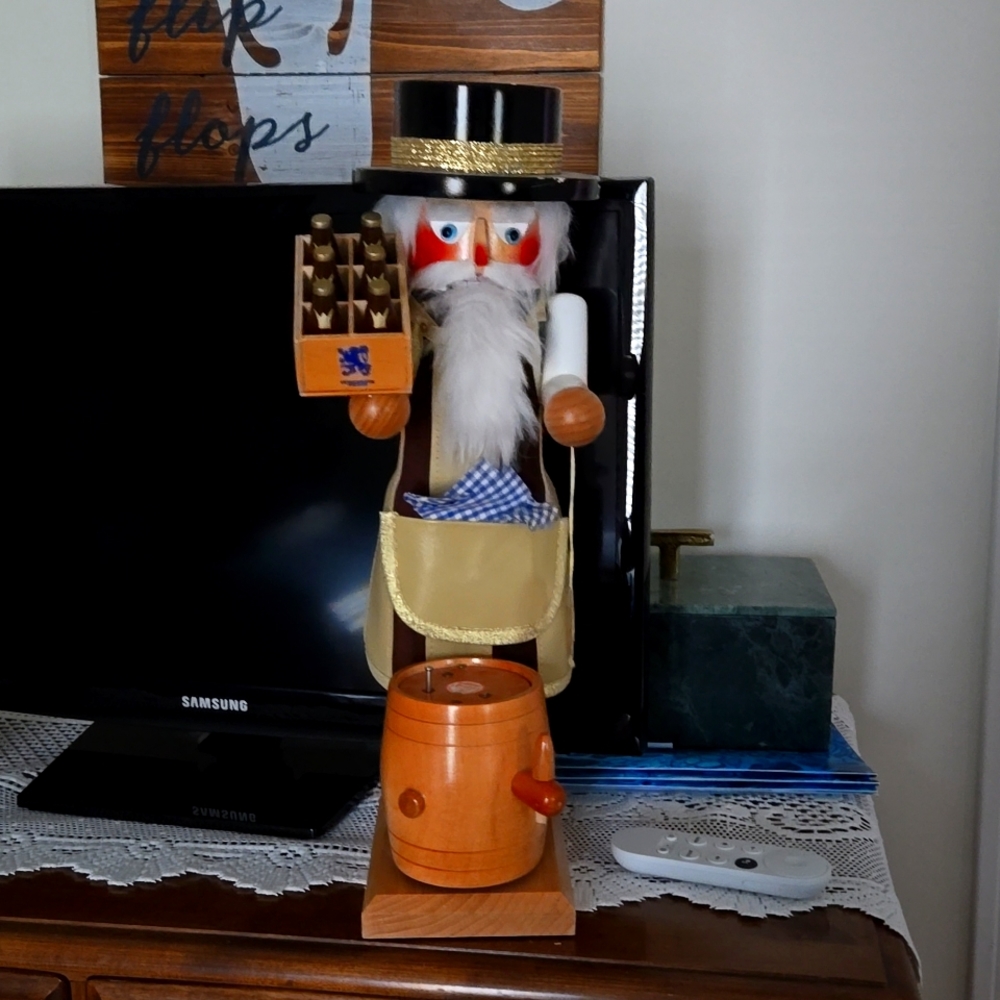 17" German Steinbach Brewmaster Nutcracker (read info)